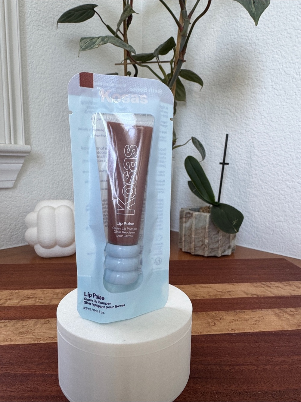 Kosas Lip Pulse Lip Plumper - Sixth Sense
SHEER WARM BEIGE